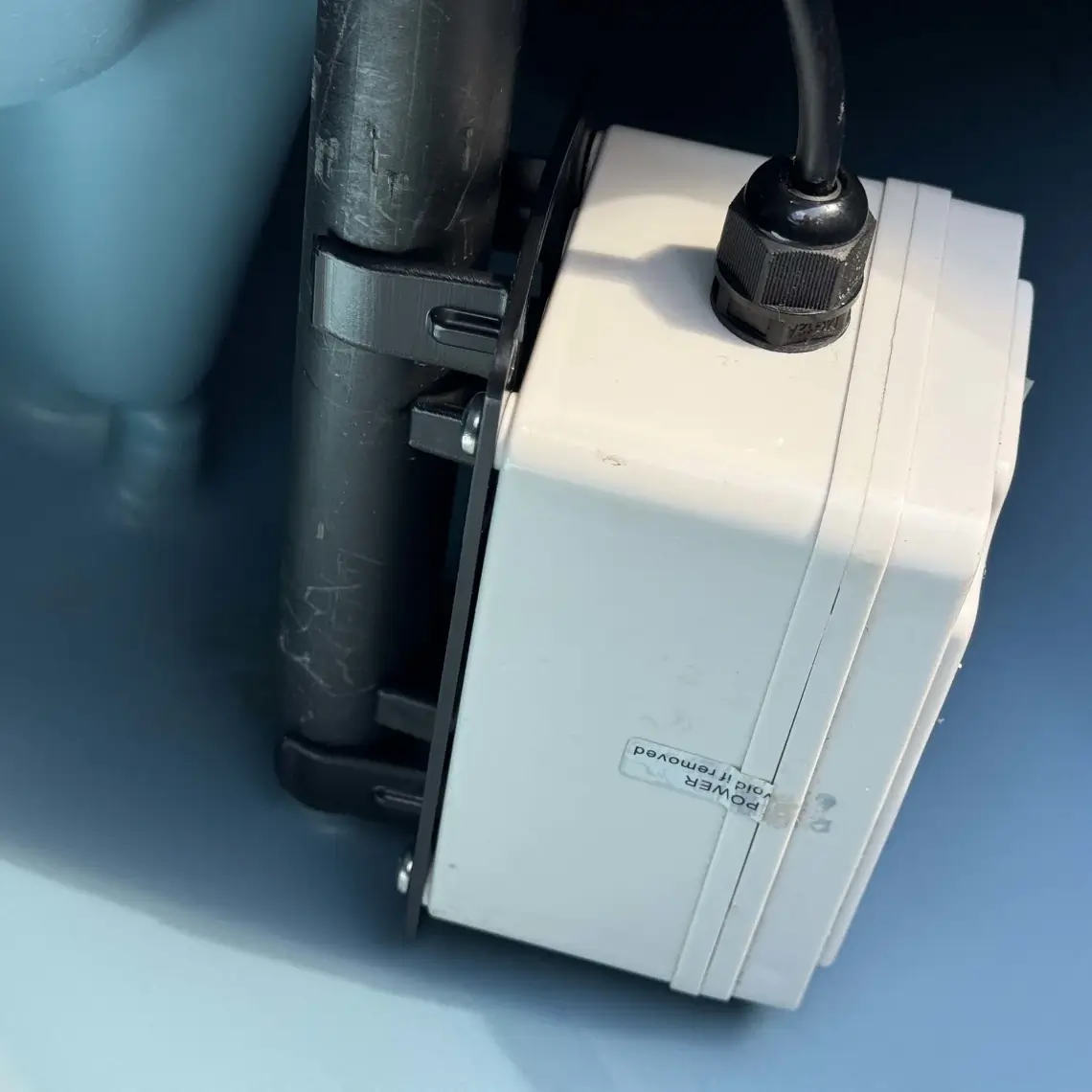 Hobie-Mast-Mount-Battery-On-Bracket