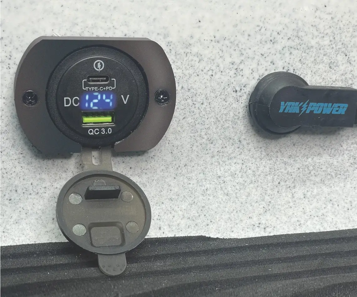 Yak-Power Dual USB-C and USB QC3.0 Fast Charging Port